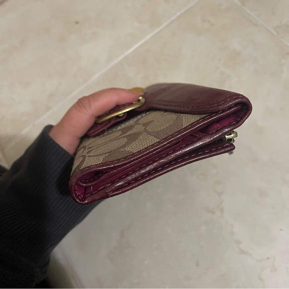 COACH - 40893 - Bleeker dark wine and brown signatures c envelope wallet - EUC - Picture 8 of 9